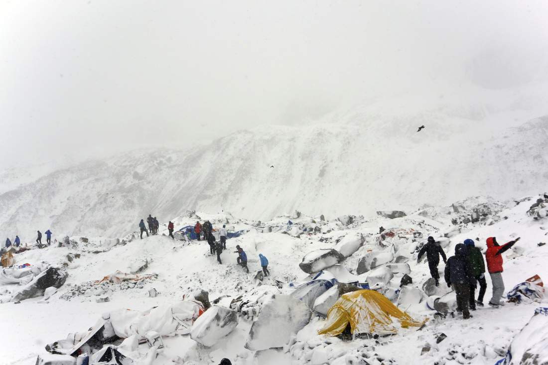 nepalreopensmteverestafterearthquake